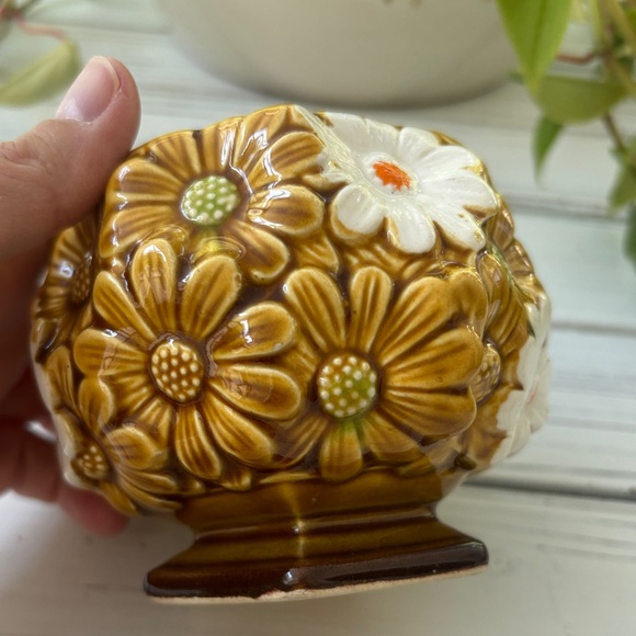 1970s Vintage Amber Daisy Bowl - Picture 10 of 13